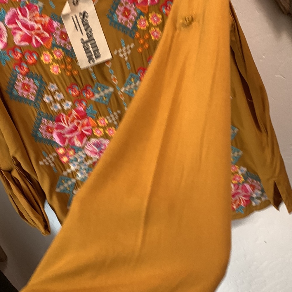 Savanna Jane embroidery blouse . - Picture 4 of 6